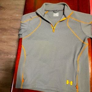 Under Armour medium loose cut log sleeve  workout shirt